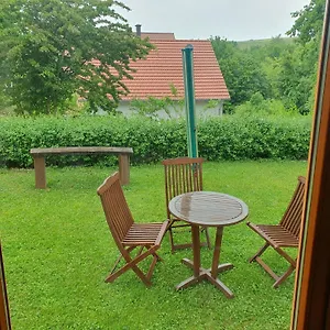 Apartment 2 Mit Aussenpool Und Sauna, Sulzfeld am Main